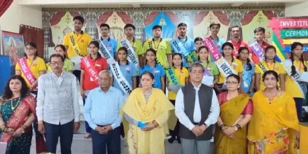 छात्र संसद के नवनिर्वाचित पदाधिकारियों ने ली शपथ, राष्ट्रहित और अनुशासन का लिया संकल्प