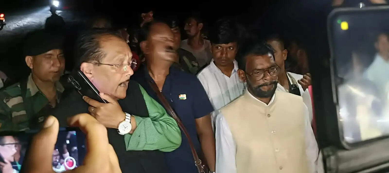 लातेहार में भीषण सड़क हादसा, कंटेनर के नीचे दबा ऑटो, छह लोगों की मौत
