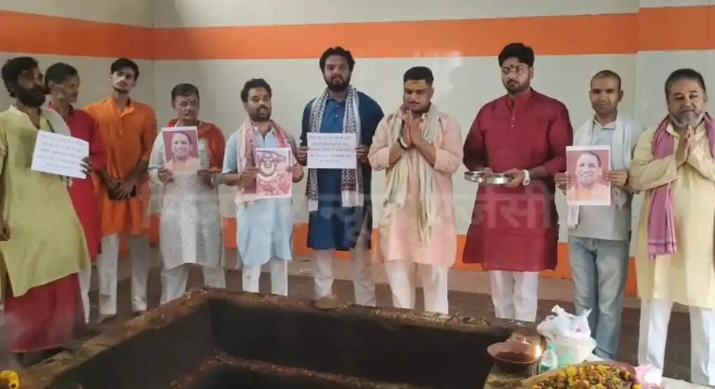 मुख्यमंत्री योगी आदित्यनाथ के जन्मदिवस पर विंध्यधाम में विशेष पूजन, हवन और आरती