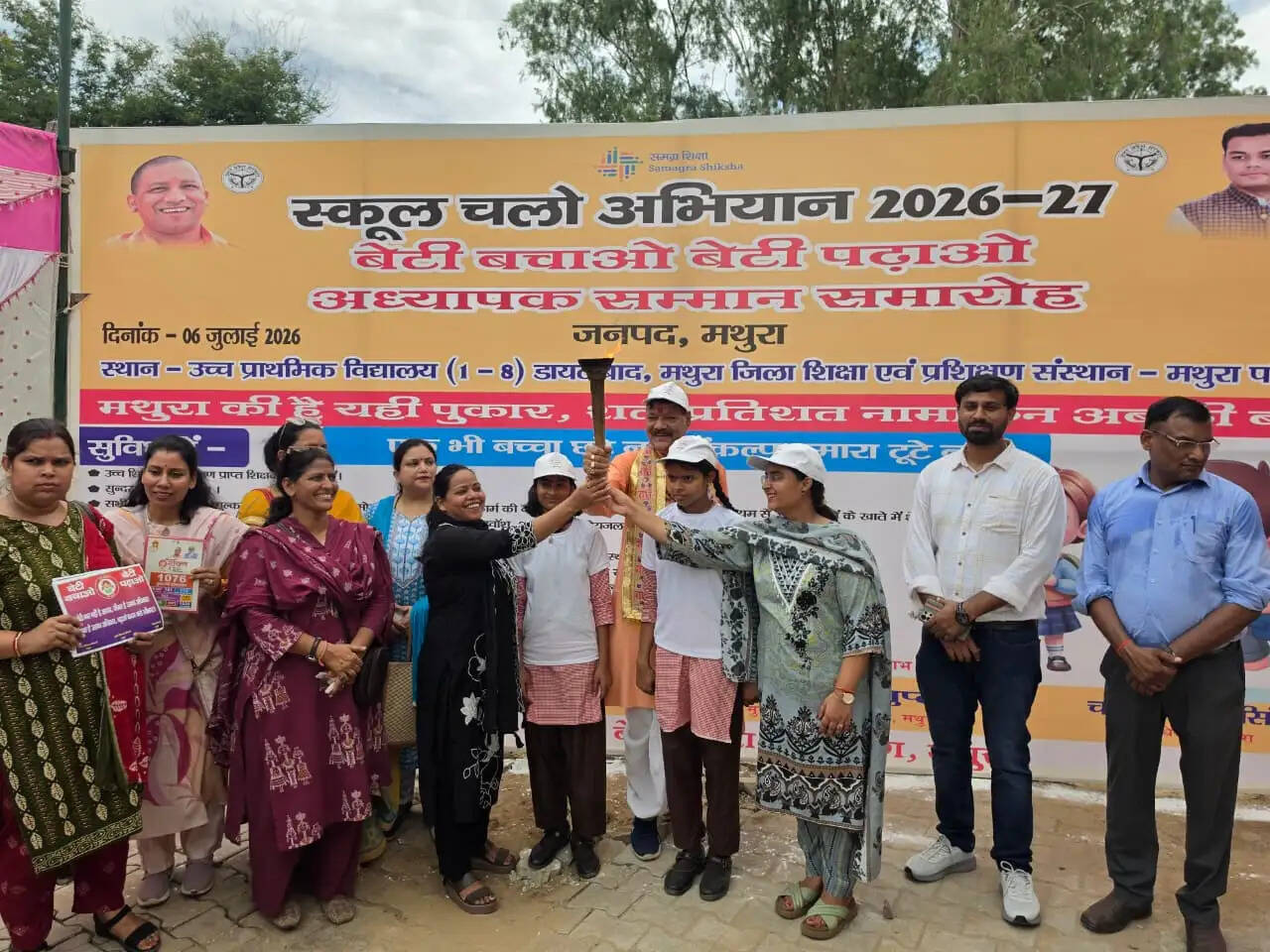 विधायक और जिला पंचायत अध्यक्ष ने किया स्कूल चलो अभियान फेज-दो का शुभारंभ