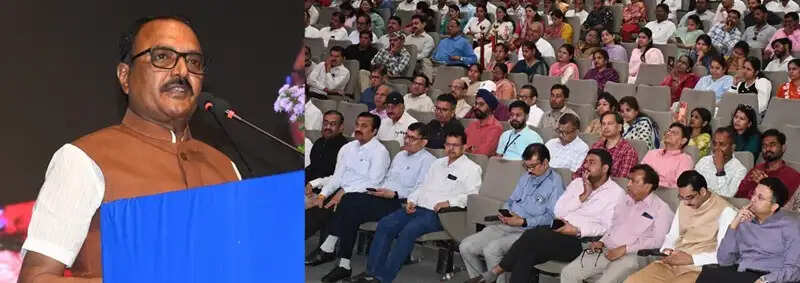 स्वच्छ और सस्ती ऊर्जा उपलब्ध कराने पीएम सूर्यघर मुफ्त बिजली योजना का करें प्रभावी क्रियान्वयन : मंत्री शुक्ला
