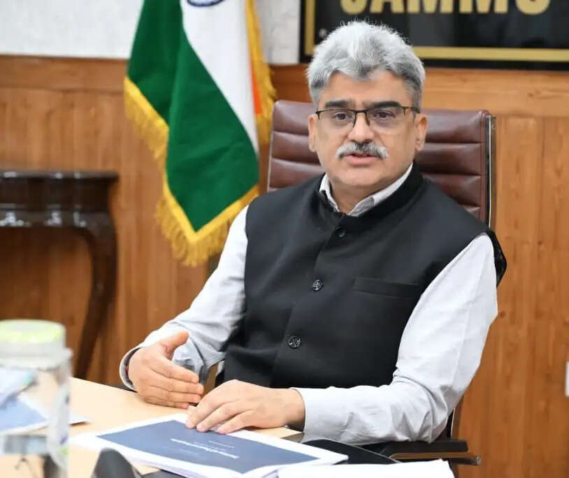 मुख्य सचिव ने कश्मीर में प्रवासी संपत्ति संबंधी शिकायतों की गुणवत्ता और निपटान की समीक्षा की