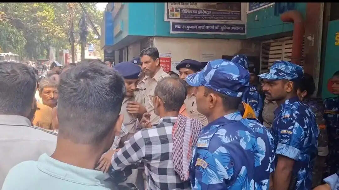 भागलपुर में चिकित्सा लापरवाही के आरोप पर अस्पताल में हंगामा, मरीज की मौत के बाद सवा दो लाख के बिल पर घमासान