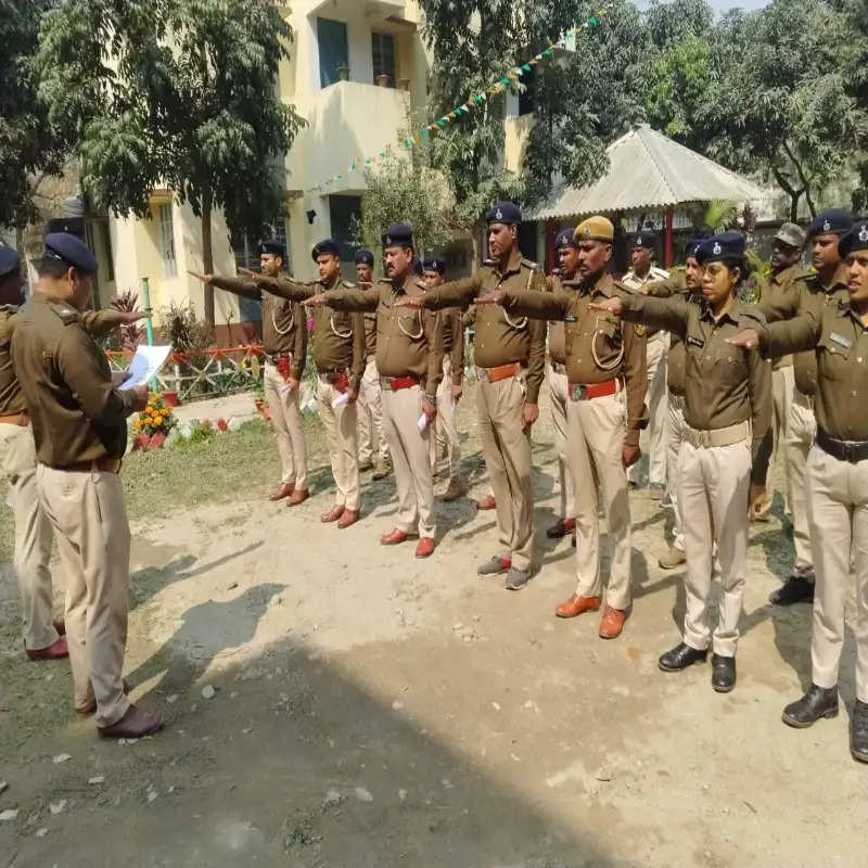 पुलिस कर्मियों को शपथ दिलाई गई