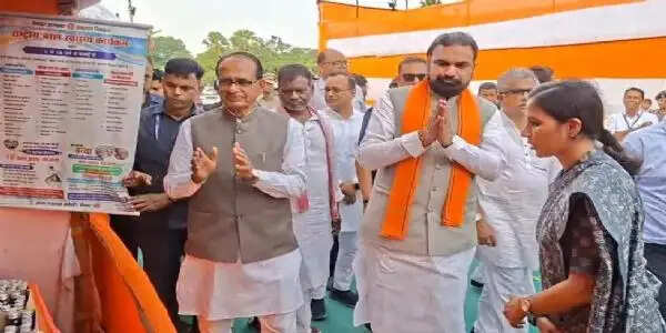 (अपडेट) केंद्रीय मंत्री शिवराज सिंह चौहान और सम्राट चौधरी ने किया हवाई सर्वेक्षण, हरसंभव मदद का दिया भरोसा
