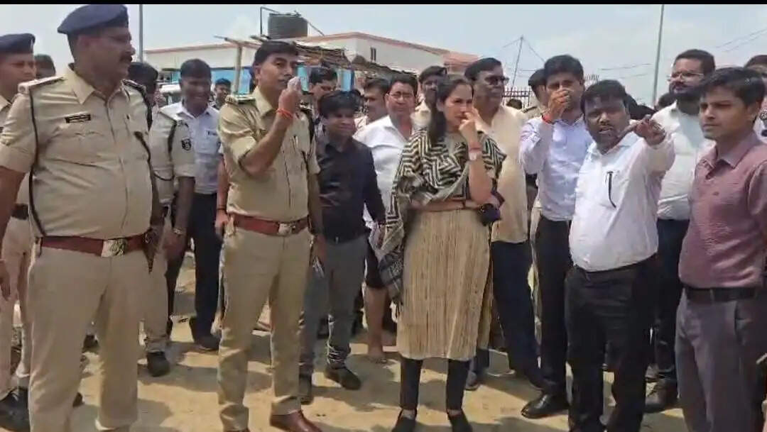 श्रावणी मेला की तैयारी तेज, डीएम और एसएसपी ने नमामि गंगे घाट का किया निरीक्षण
