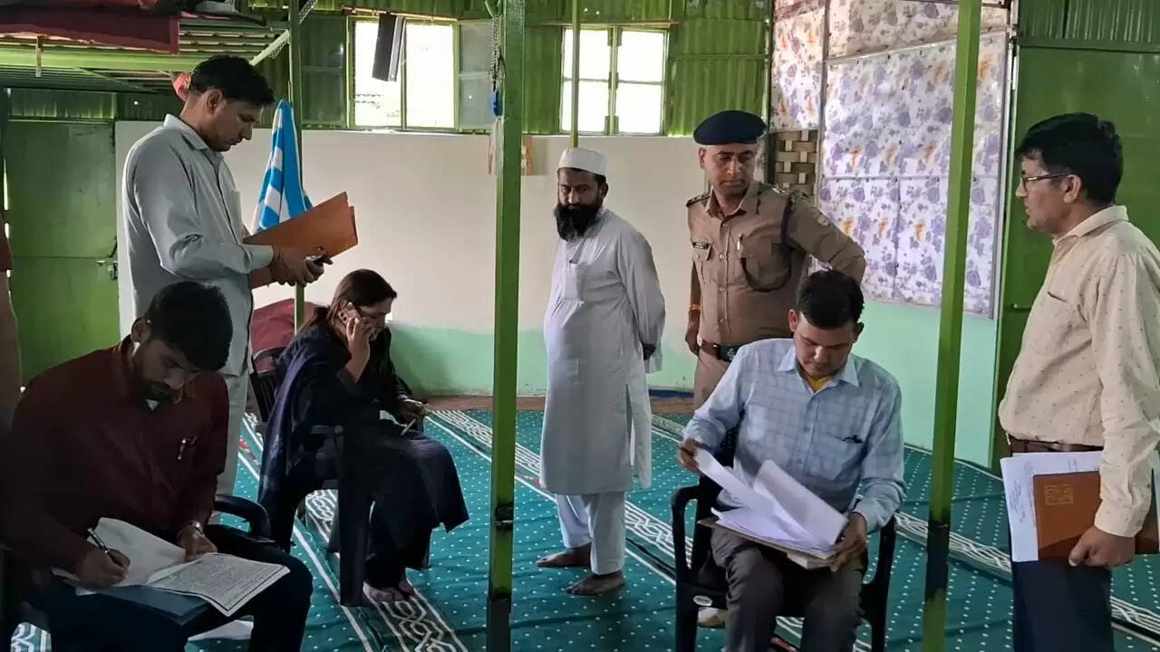 पौड़ी मे बिना मान्यता के संचालित हो रहे मदरसे को किया सील