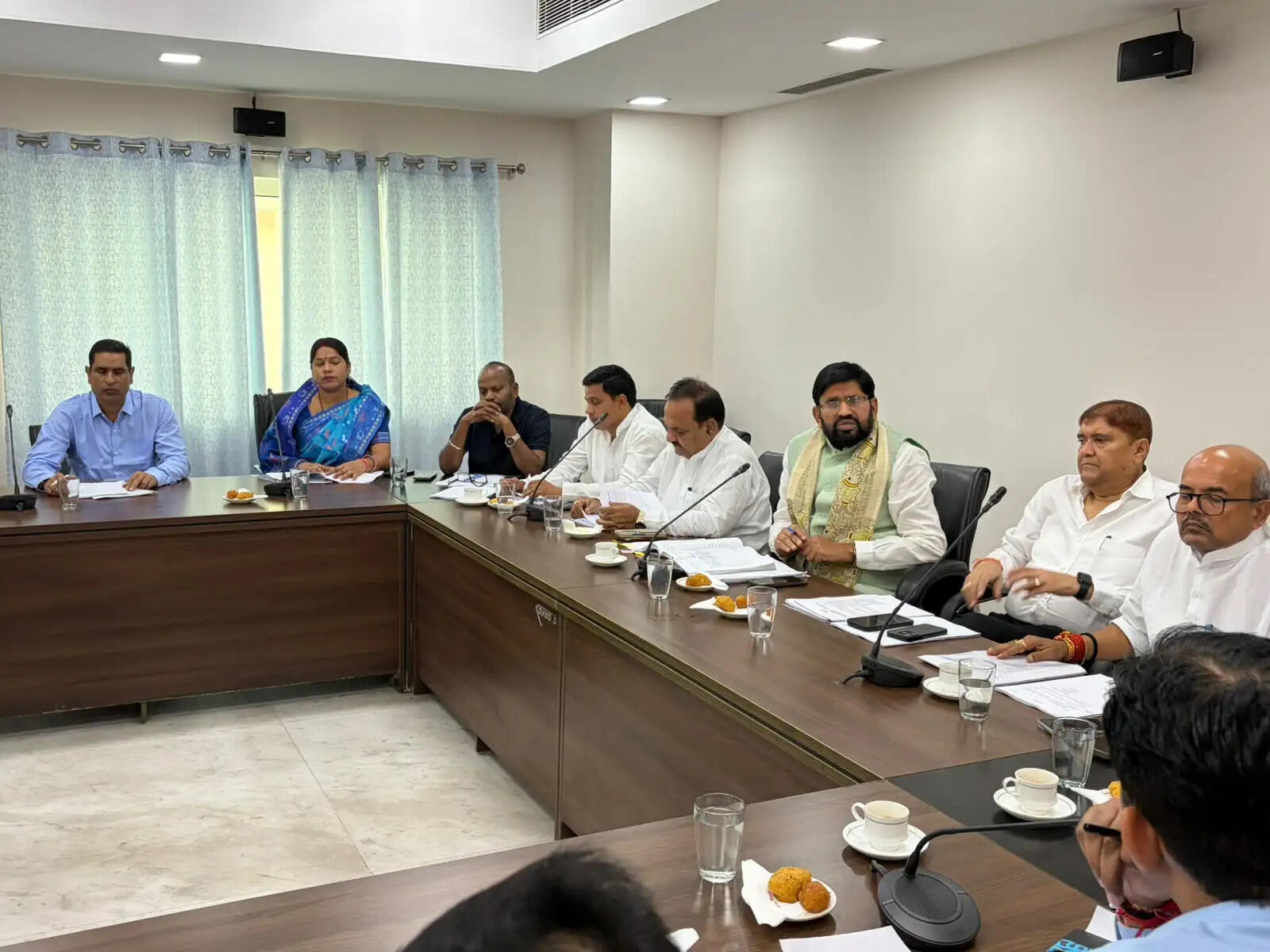 विभागीय बैठकों में छपरा विधायक छोटी कुमारी ने उठाई बिजली, स्कूल और पुल की समस्याएं