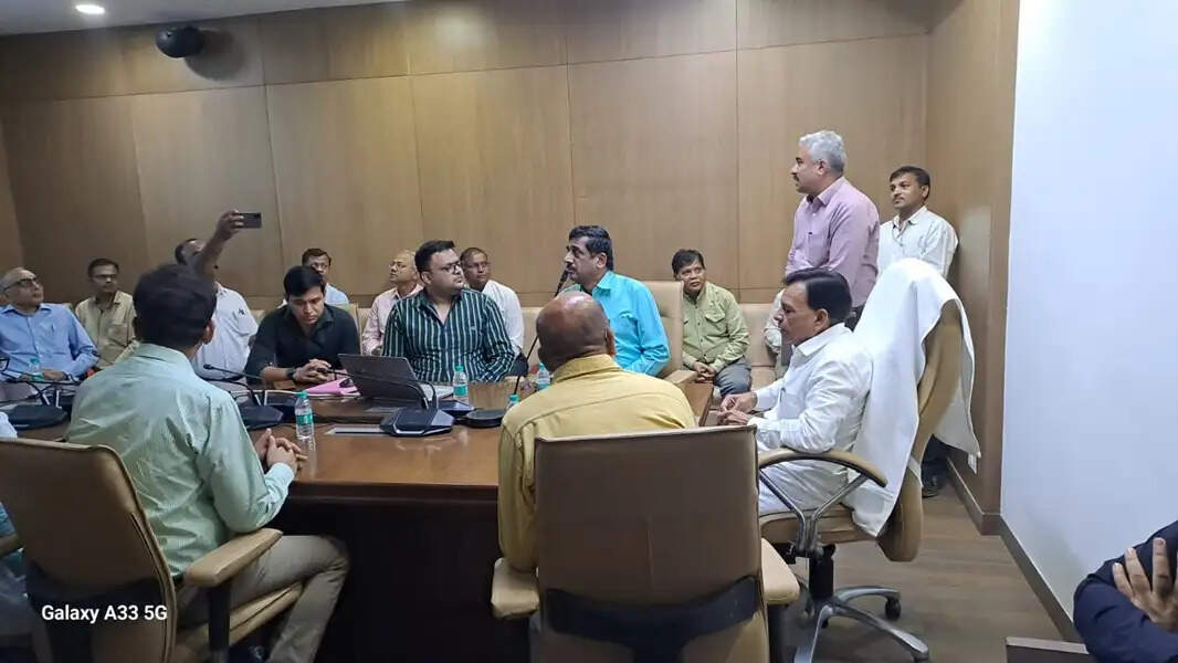 डिजिटल प्लेटफॉर्म से बढ़ेगी पारदर्शिता और दक्षता : उपमुख्यमंत्री देवड़ा