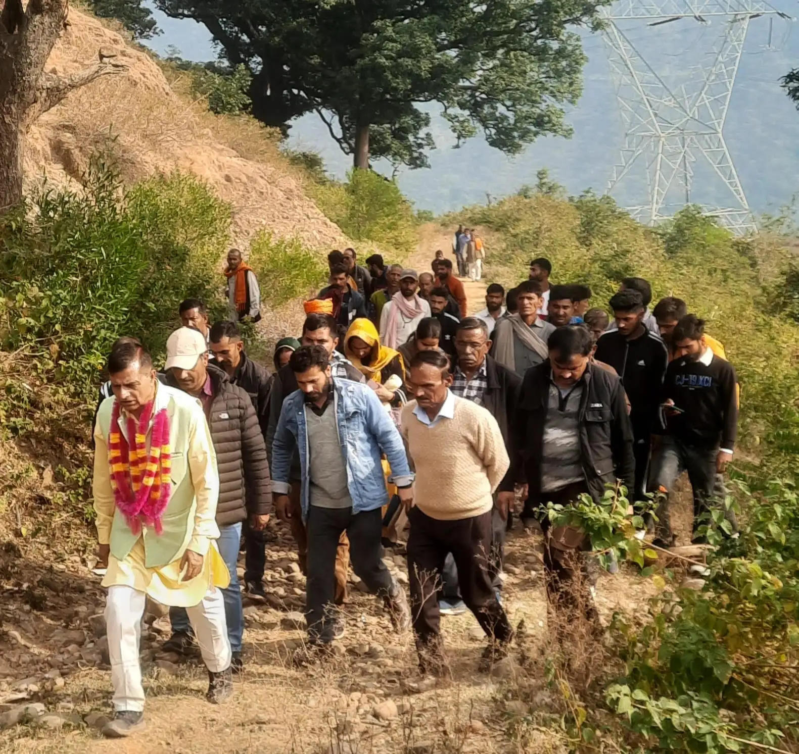 बूथ जन संवाद-डीडीसी अध्यक्ष ने जनमानस की शिकायतों को सुना, समस्याओं के शीघ्र समाधान का दिया आश्वासन