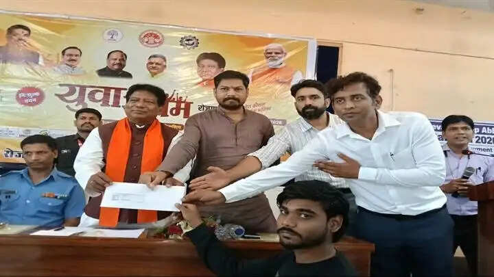 सीहोरः रोजगार मेले ने युवाओं के सपनों को दी नई उड़ान, 186 का विभिन्न कंपनियों में चयन