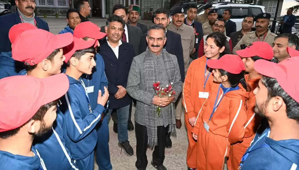 दिल्ली दौरे से लौटे मुख्यमंत्री सुक्खू, कैबिनेट विस्तार के संकेत