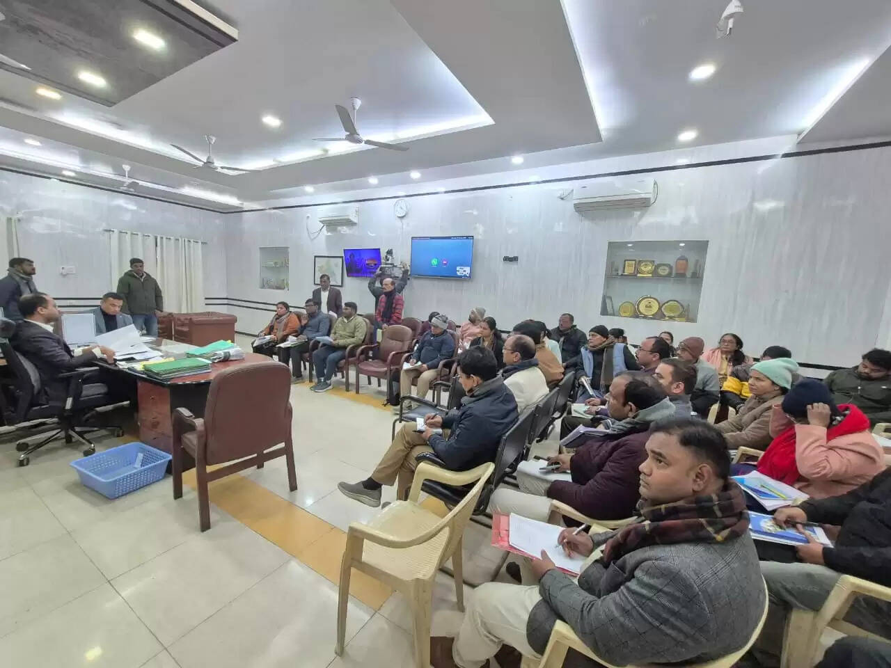 कस्तूरबा विद्यालयों में कम उपस्थिति पर शिक्षक घर जाकर अभिभावकों से करेंगे संपर्क