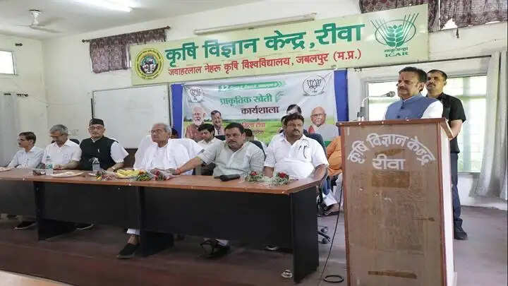 मानव और धरती दोनों के स्वास्थ्य को अच्छा रखने के लिए प्राकृतिक खेती आवश्यकः उप मुख्यमंत्री शुक्ल