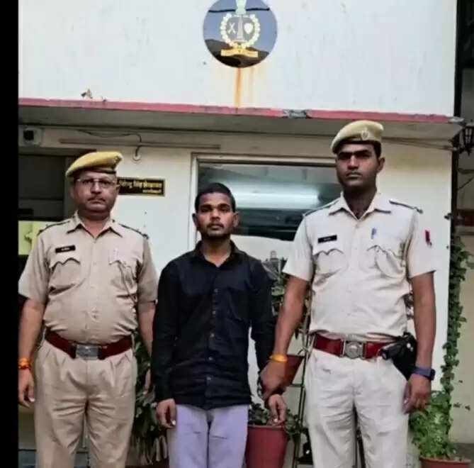 नाबालिग छात्रा से दुष्कर्म कर गर्भवती करने का आरोपित आगरा से पकड़ा