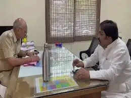 इंदौर में एमआईसी सदस्य को जान से मारने की धमकी, पोस्टर फाड़कर छोड़ी गई चेतावनी भरी चिट्ठी