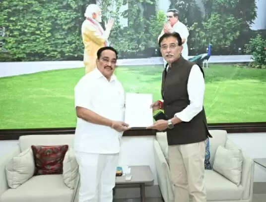 सांसद अनुराग शर्मा ने केंद्रीय जल शक्ति मंत्री सी.आर पाटिल से की शिष्टाचार भेंट