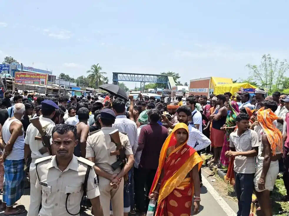 एनएच-27 पर दर्दनाक हादसा: बाइक की टक्कर से किसान की मौत,आक्रोशित ग्रामीणों ने किया सड़क जाम
