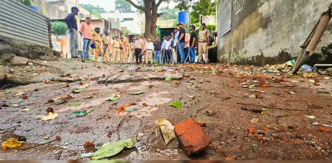 औरंगजेब विवाद के चलते नागपुर में दो गुटों के बीच झड़प, पुलिस ने स्थिति पर काबू पाया