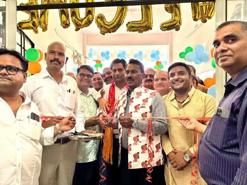 इंदौरः मंत्री सिलावट ने ग्राम मांगलिया में किया प्राथमिक चिकित्सा केन्द्र एवं स्टाफ क्वार्टर का लोकार्पण