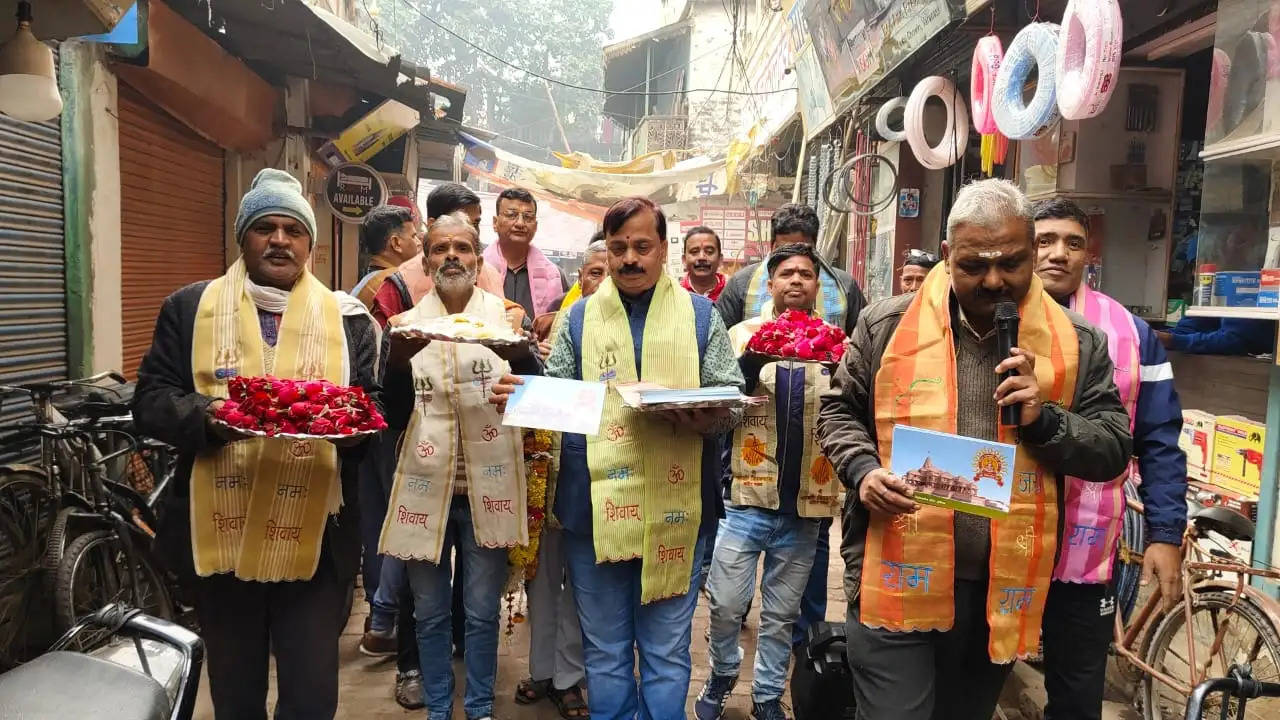 वाराणसी:पूर्व विधायक श्यामदेव राय चौधरी को दिया गया प्राण प्रतिष्ठा समारोह का निमंत्रण