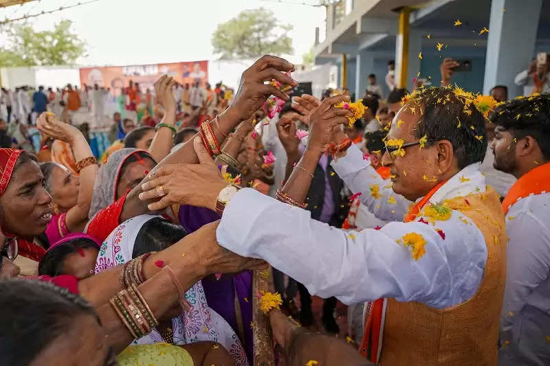 राहुल गांधी की जड़े इटली में, कांग्रेस और सैम पित्रोदा भारत के विचार को खत्म करना चाहते हैं : शिवराज