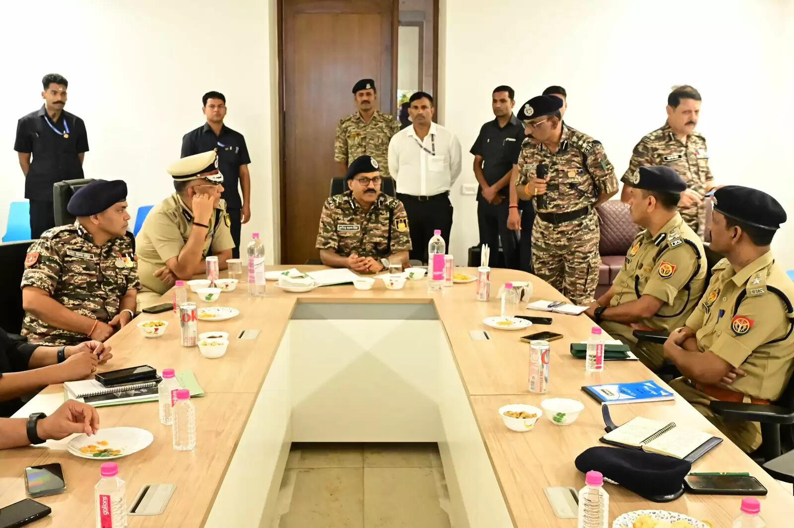 सीआरपीएफ महानिदेशक ने श्री काशी विश्वनाथ मंदिर के सुरक्षा व्यवस्था को परखा