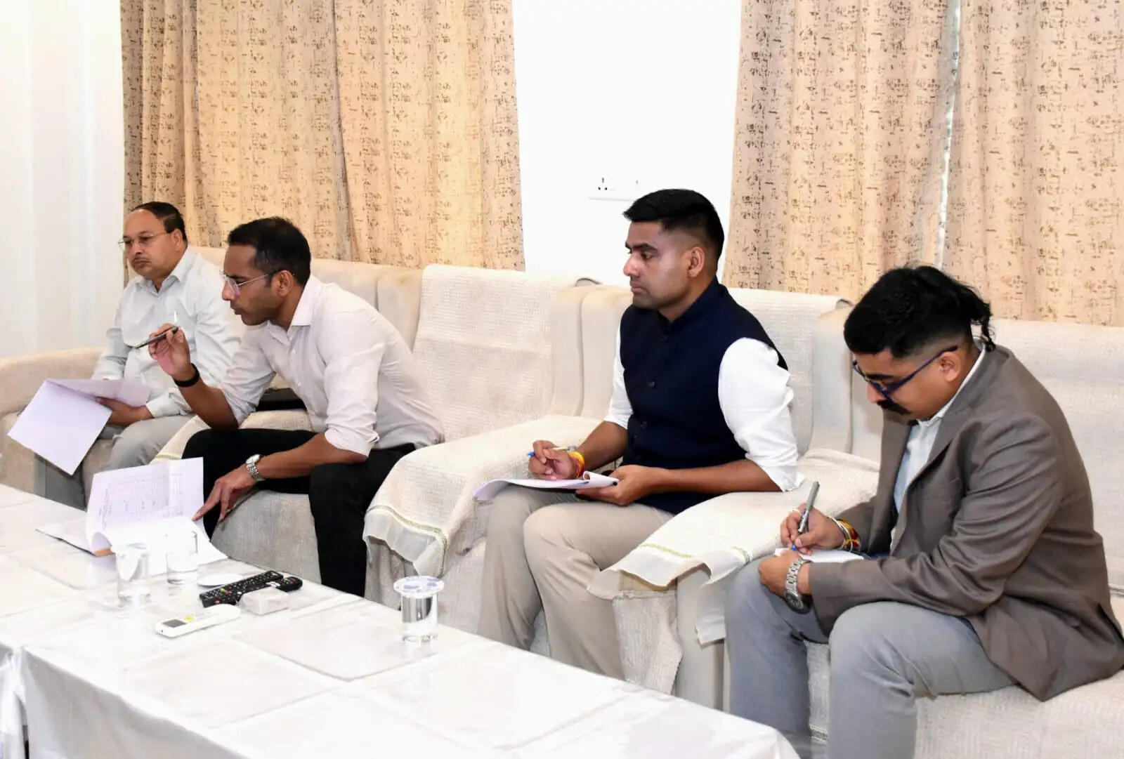 लोक निर्माण विभाग के सचिव ने निर्माण कार्यों की प्रगति की समीक्षा की