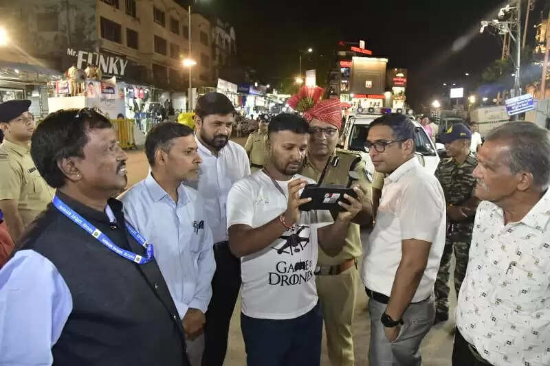 इंदौर में निकला झिलमिलाती नयनाभिराम झांकियों का कारवां, देखने के लिए उमड़ी भीड़