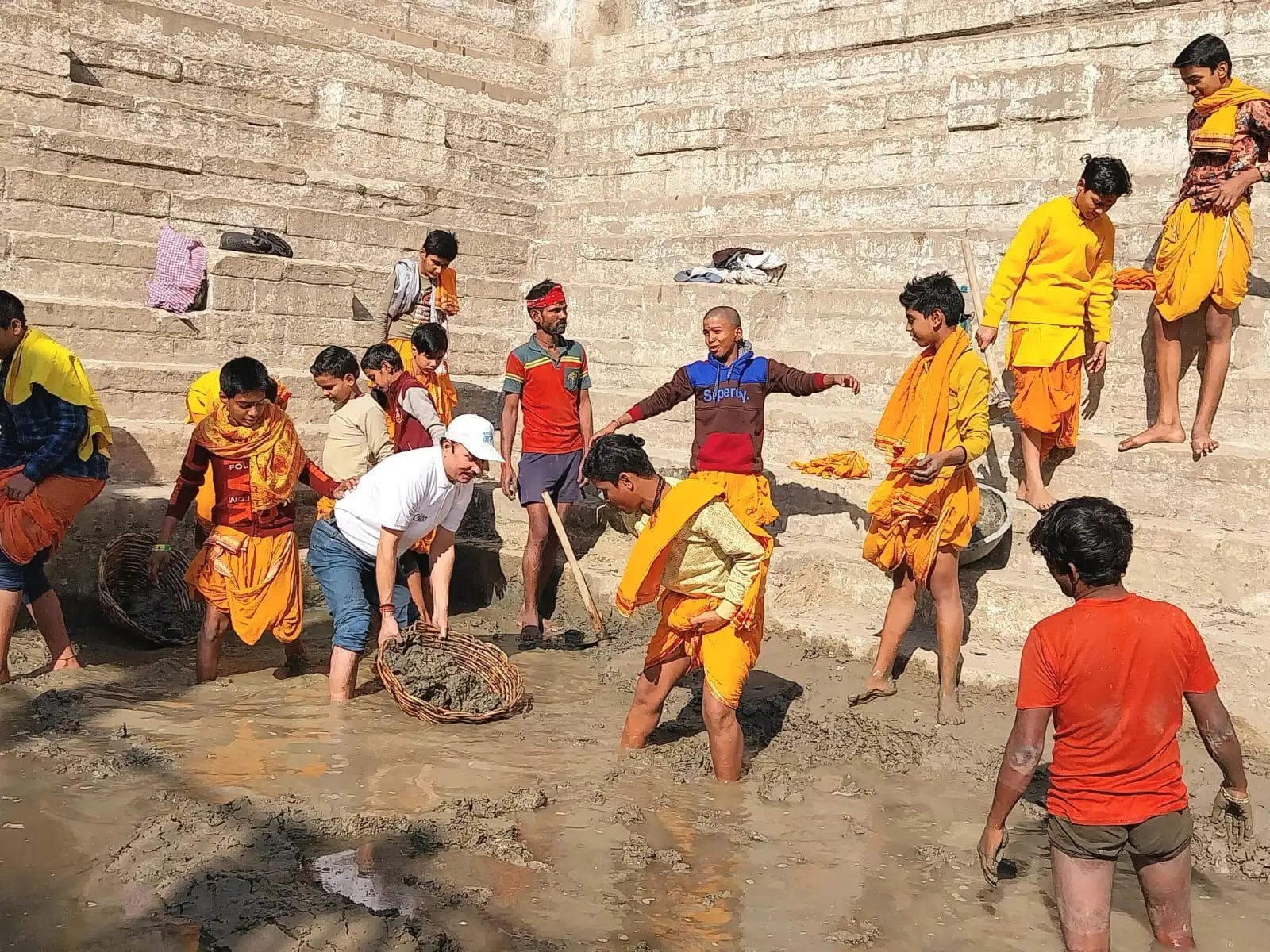 कुंड-सरोवरों के संरक्षण की नमामि गंगे ने संभाली कामना, उतारी चक्र पुष्करिणी कुंड की आरती