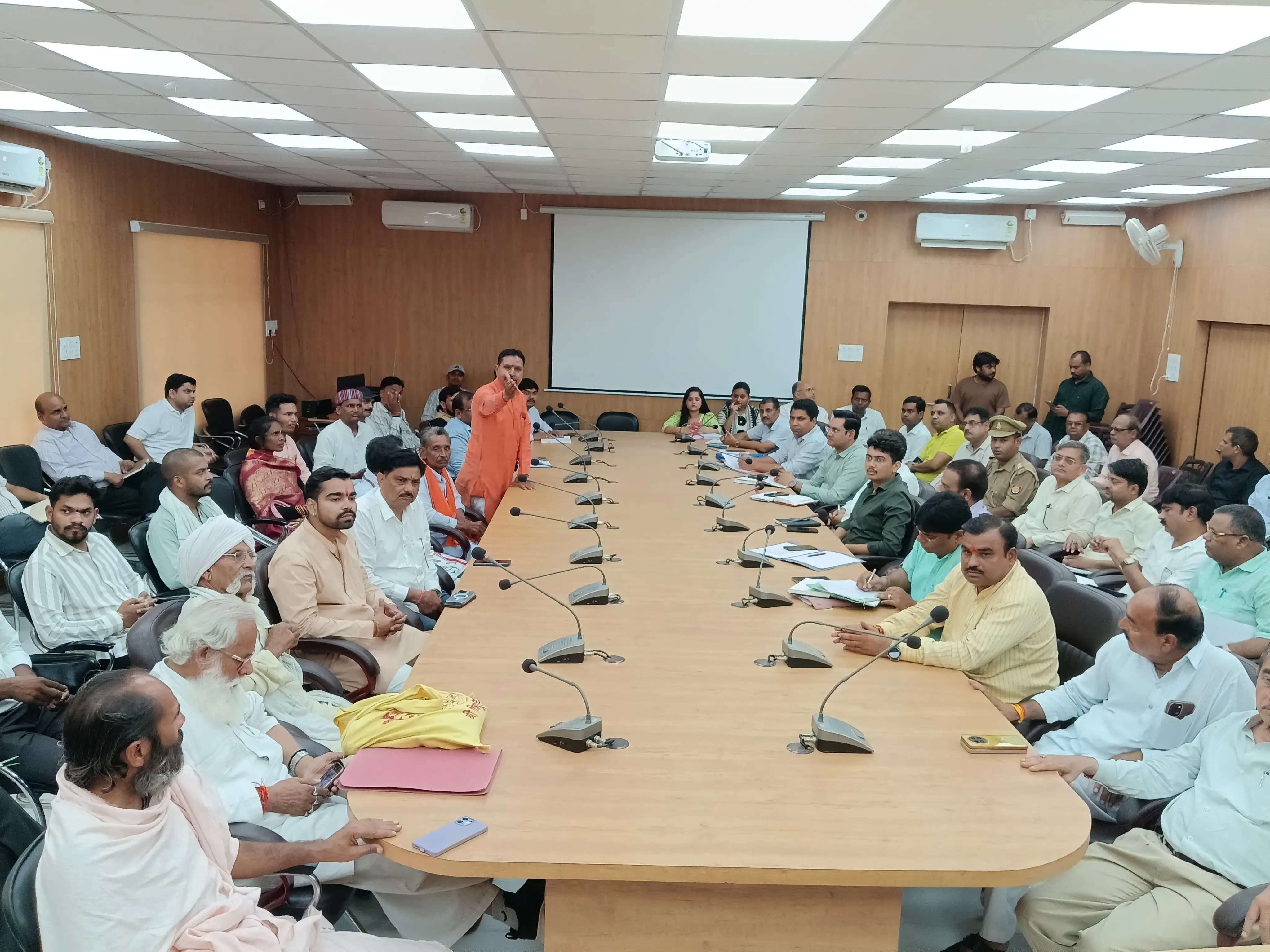 कजली महोत्सव में बुंदेली थीम पर आयोजित कार्यक्रम से लोगों की दी जाएगी ऐतिहासिक संस्कृति की जानकारी : जिलाधिकारी