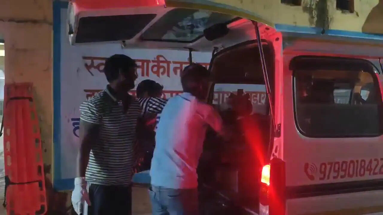 अलवर में दिल्ली-मुंबई एक्सप्रेस-वे पर भीषण हादसा, पिकअप-ट्रक की टक्कर में 3 युवकों की मौत