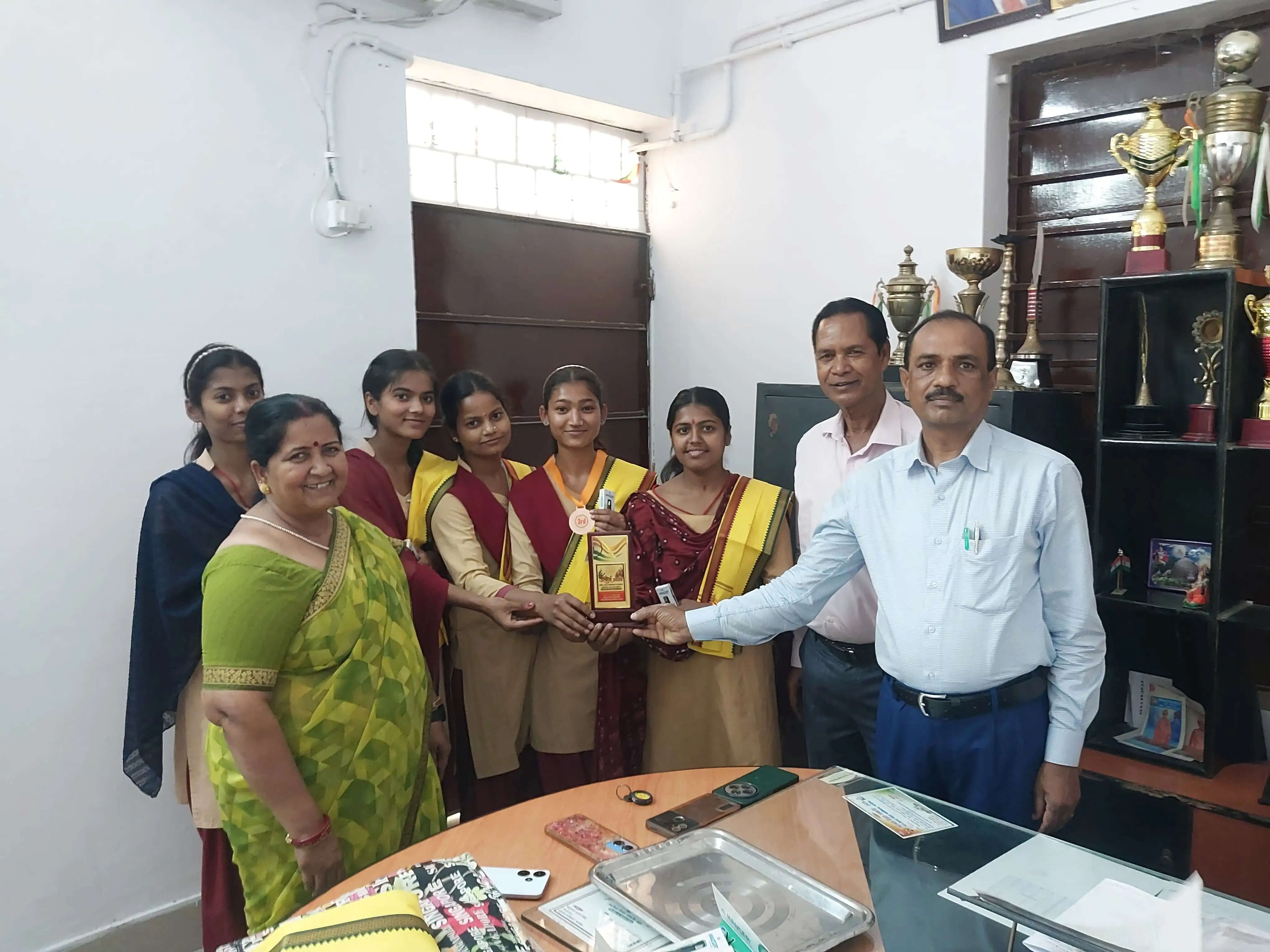 छात्राओं को किया गया सम्मानित