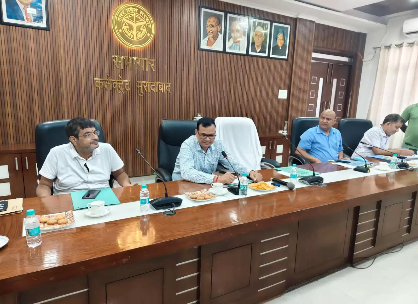 निवेश मित्र पोर्टल पर लम्बित प्रकरणों का संबंधित विभाग करें निस्तारण : एडीएम प्रशासन