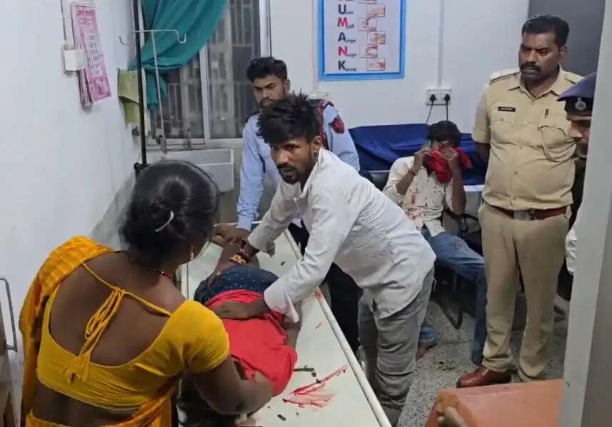 सड़क दुघर्टना में 3 युवक घायल