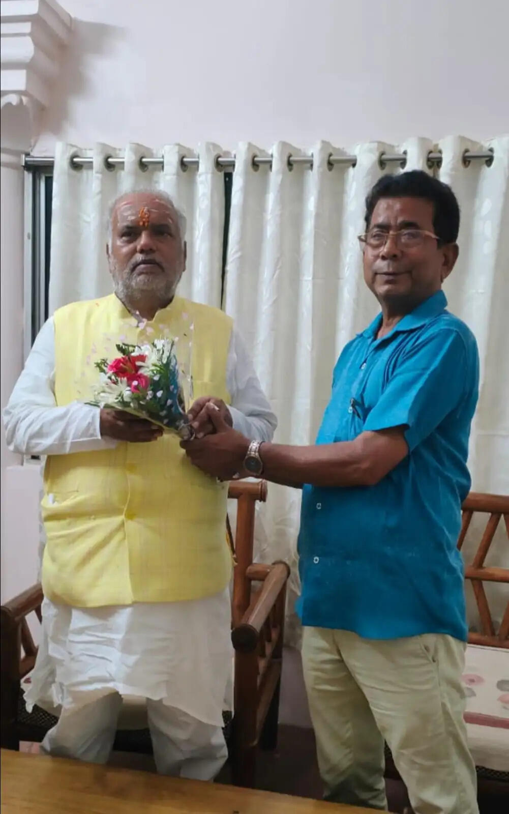 देवघर पहुंचे बिहार के ग्रामीण विकास मंत्री श्रवण कुमार का जदयू कार्यकर्ताओं ने किया स्वागत