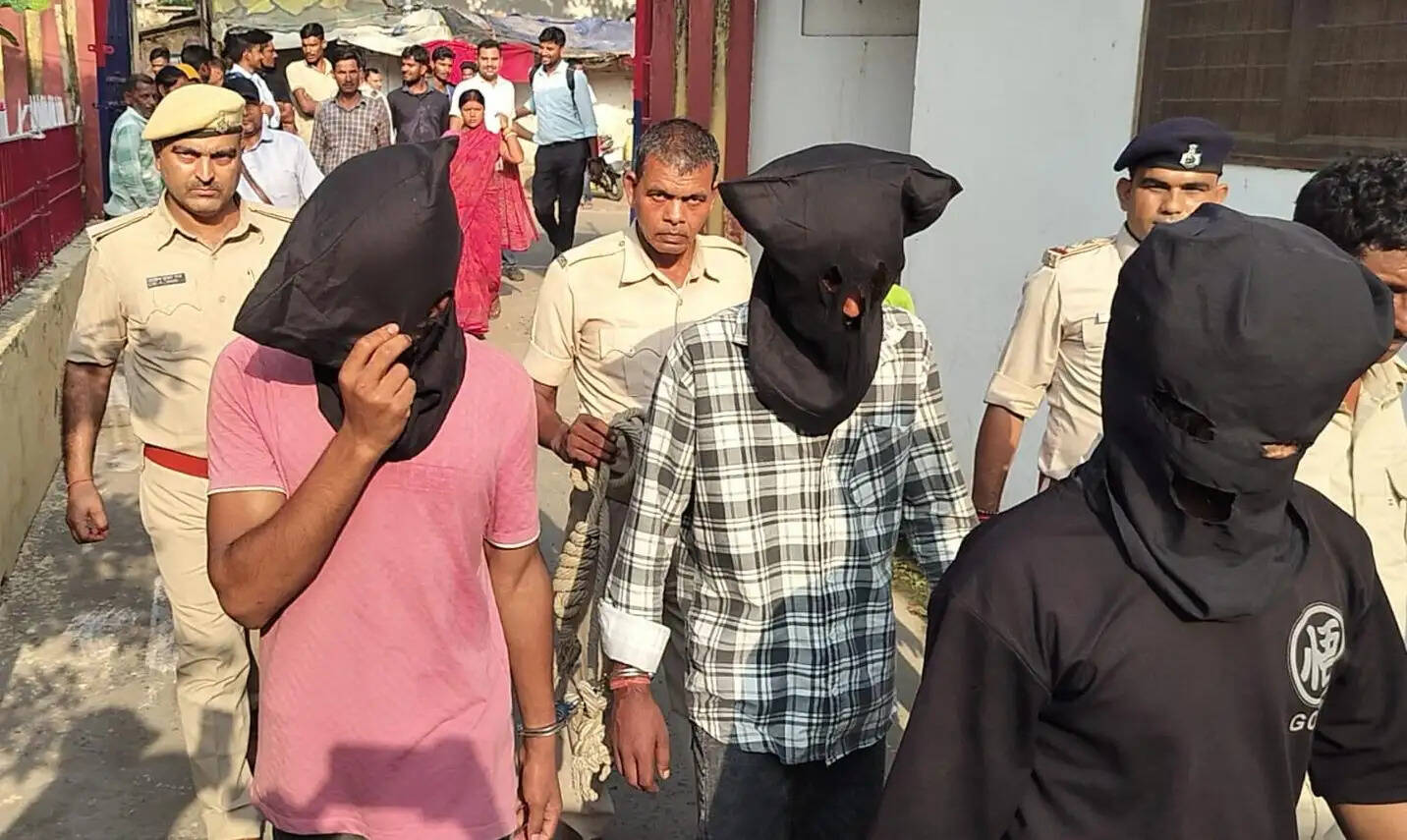 ब्राउन शुगर और स्मैक के साथ तस्कर गिरफ्तार