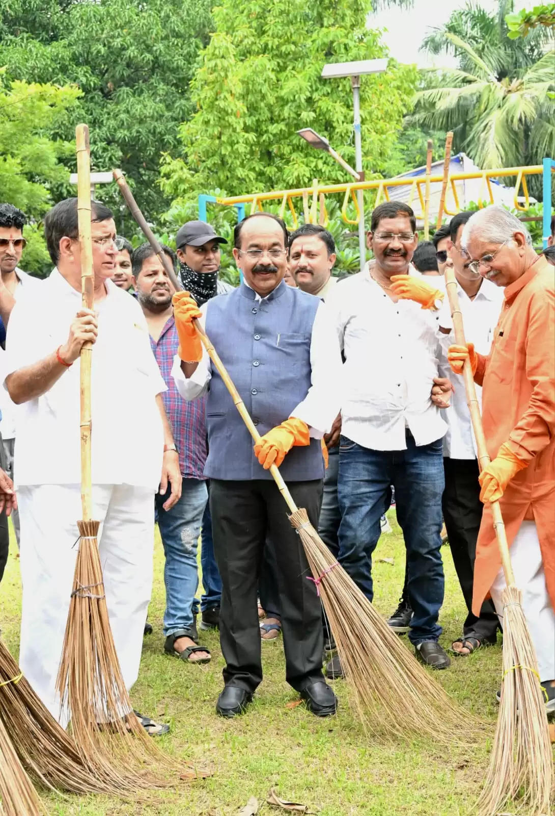 बिलासपुर : उप मुख्यमंत्री अरुण साव ने स्वच्छता मैराथन को दिखाई हरी झंडी