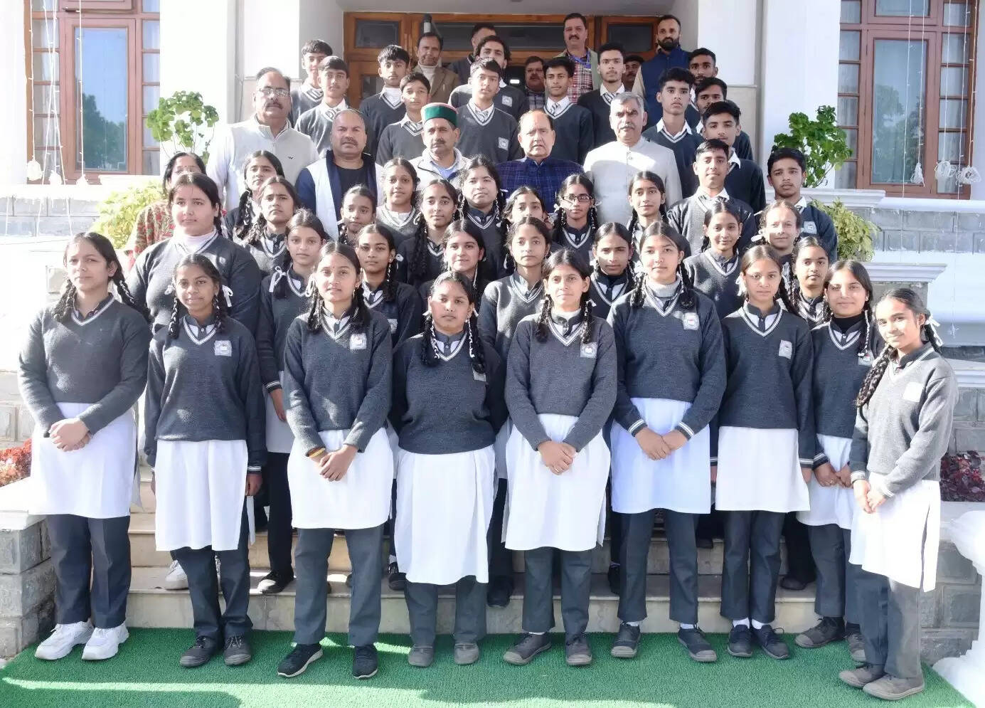 सदन की कार्यवाही देखने पंहुचे स्कूली छात्र, विधान सभा अध्यक्ष से मुलाकात कर समझी संसदीय प्रणाली