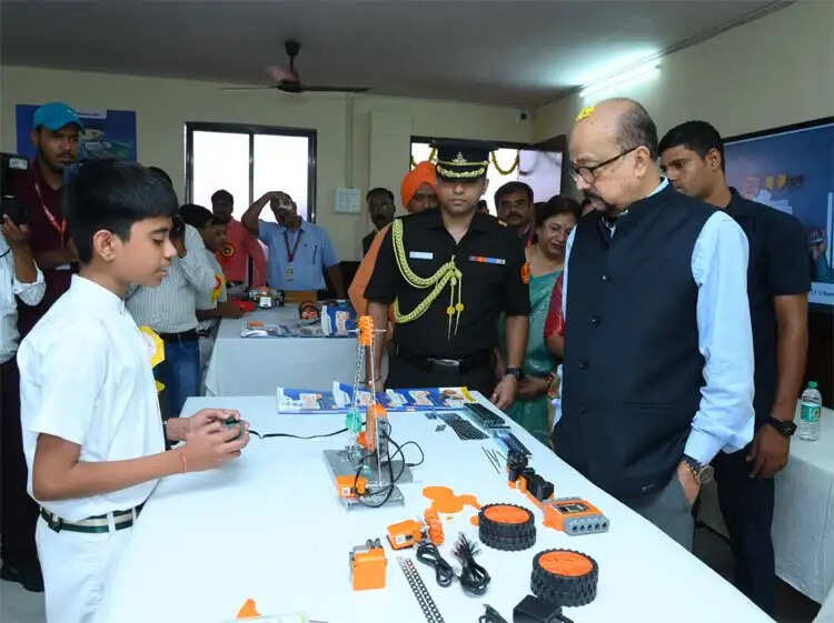 रोबोटिक्स और कृत्रिम बुद्धिमता का उपयोग मानव कल्याण के लिए हो : राज्यपाल डेका