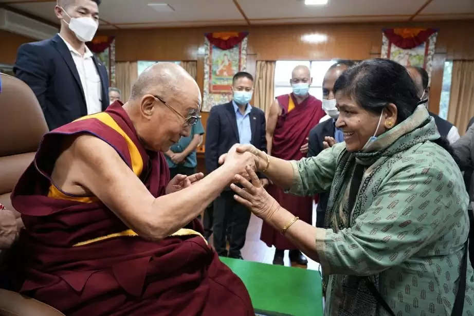 मप्रः मंत्री उषा ठाकुर ने तिब्बतियों के धर्मगुरु दलाई लामा से की शिष्टाचार भेंट