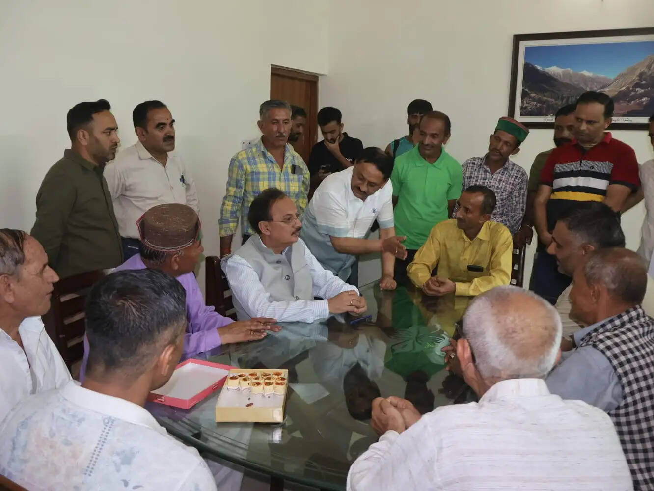 शिलाई में उद्योग मंत्री ने की विभागीय समीक्षा, आपदा की स्थिति में त्वरित कार्रवाई के निर्देश