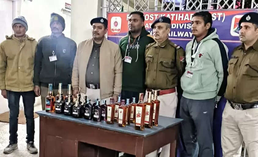कटिहार मद्य निषेध टीम ने 37 लीटर विदेशी शराब के साथ दो अभियुक्त को किया गिरफ्तार