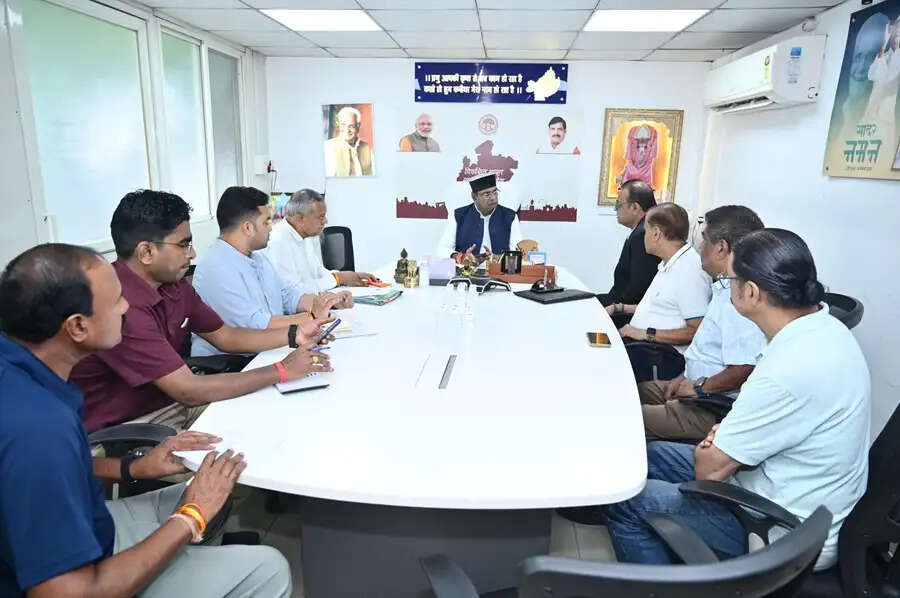 मप्र में एशियन रोइंग चैंपियनशिप की मेजबानी को लेकर मंत्री सारंग से मिला प्रतिनिधिमंडल, सौंपा प्रस्ताव