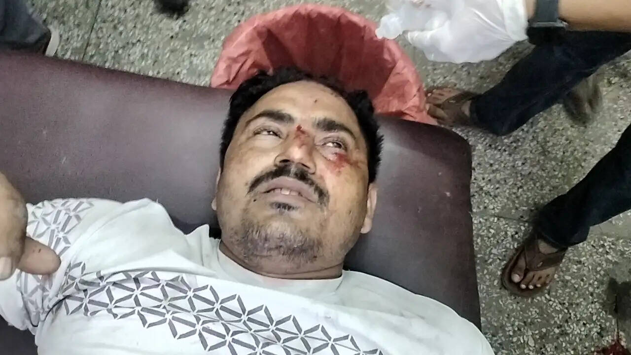 अमावता-सिकरोड़ी मार्ग पर बाइक और मोपेड की भिड़ंत, चार घायल