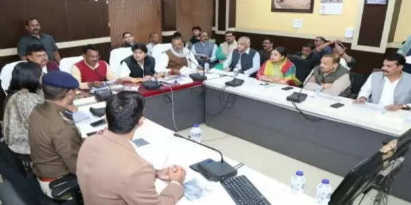 ग्वालियर शहर के विकास कार्यों को समय-सीमा में पूर्ण करने के लिए बनाएं ग्रोथ चार्ट: सिंधिया