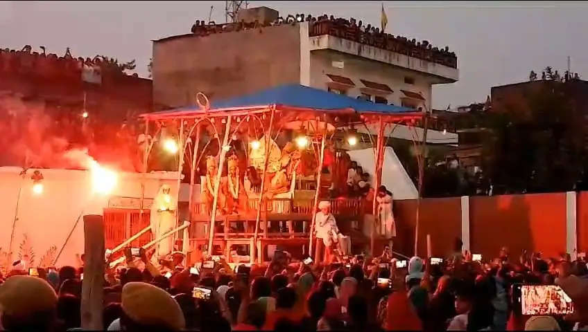 रामनगर की विश्वप्रसिद्ध भोर की आरती देख श्रद्धालु भावविभोर