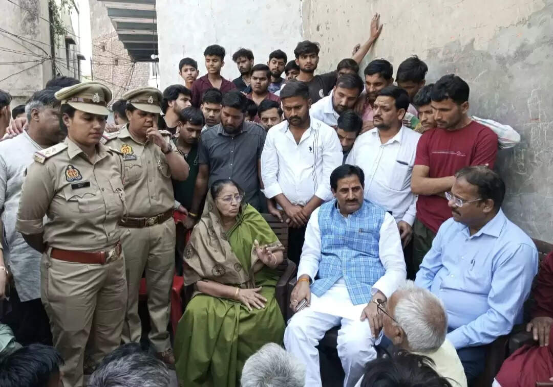 पीड़िता की परिवार से मिली राज्य महिला आयोग की सदस्य