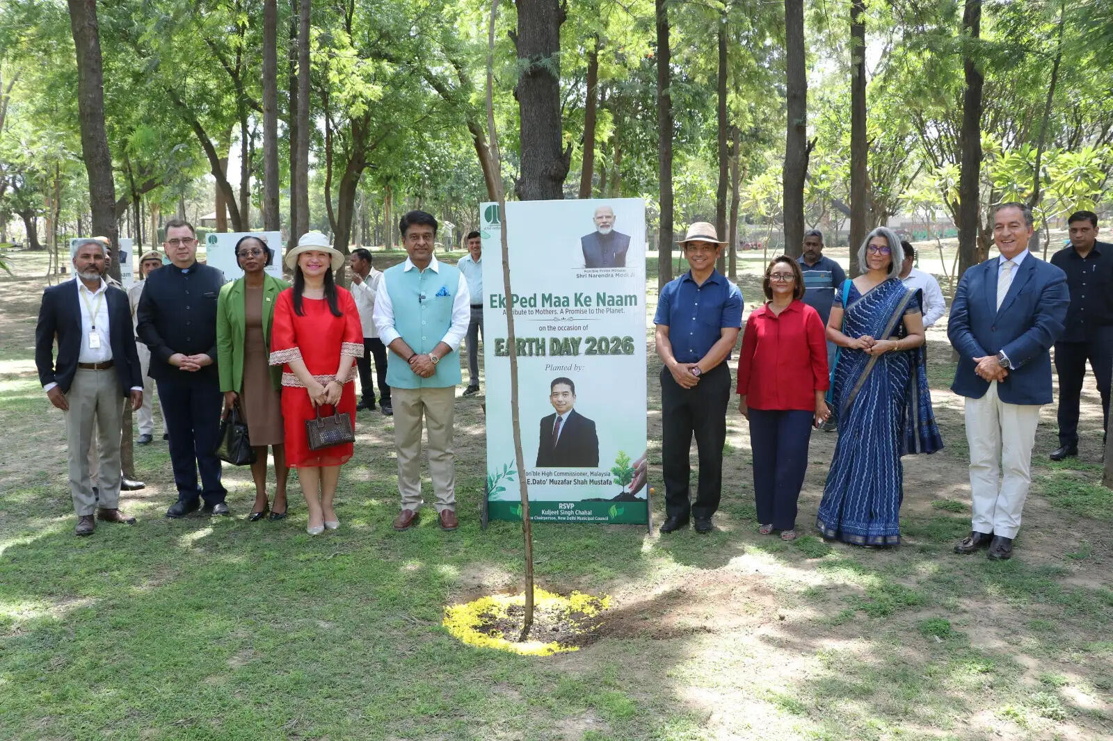 एनडीएमसी ने ‘एक पेड़ मां के नाम’ अभियान को ‘पृथ्वी दिवस’ पर विदेशी प्रतिनिधियों के साथ आगे बढ़ाया