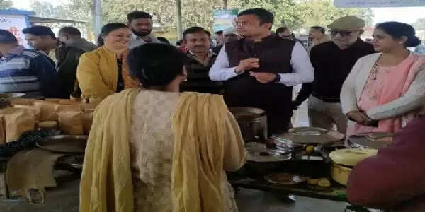 जबलपुरः जैविक हाट में लोगों ने दिखाई रुचि